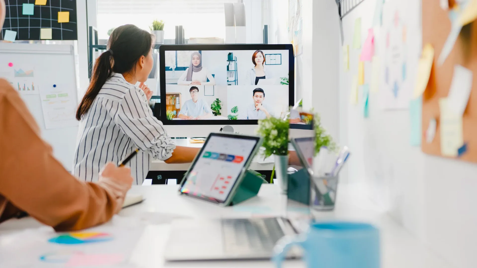 Conduct 20webinars